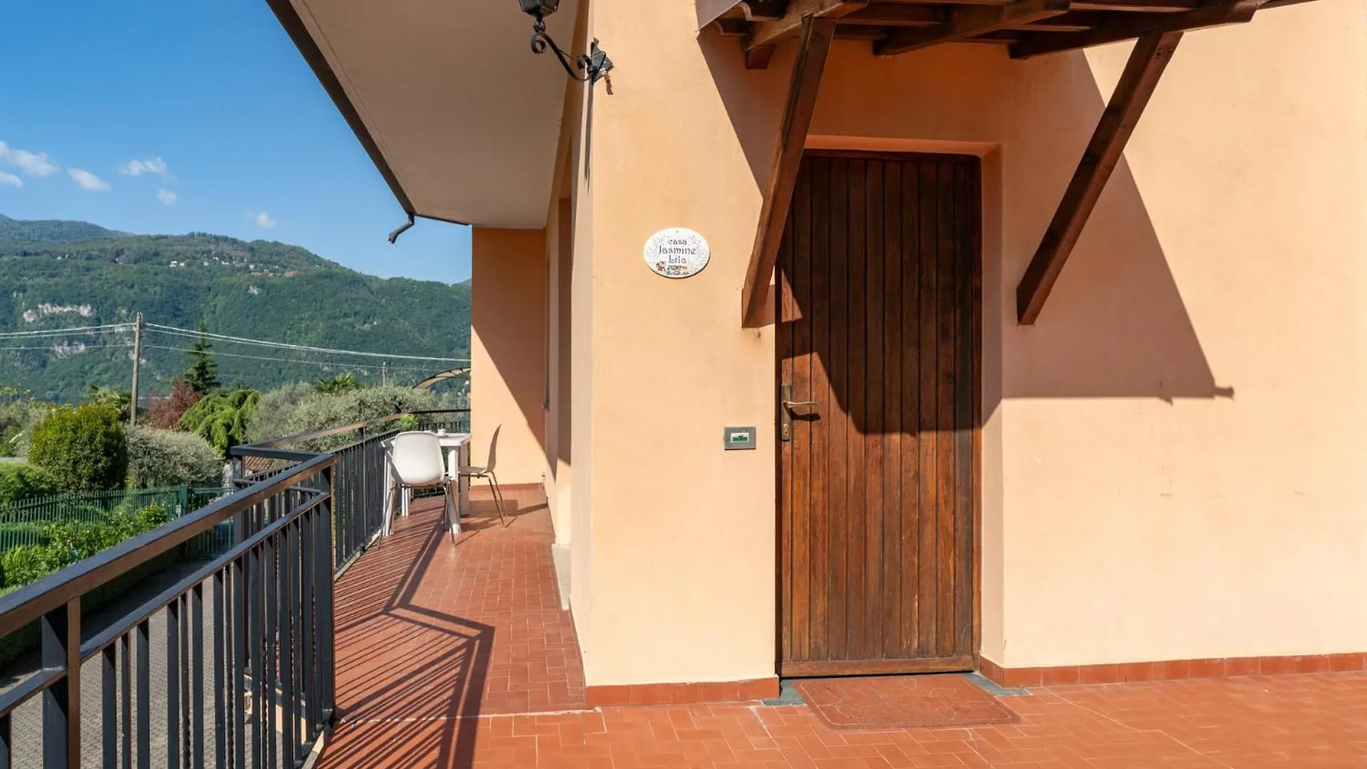 Jasmine Lilla - Apartment In Villa With Terrace Льерна