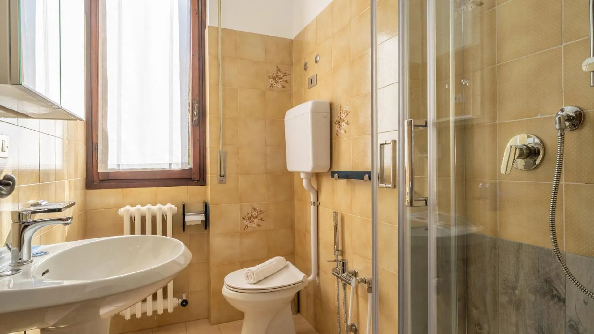 Jasmine Lilla - Apartment In Villa With Terrace Lierna